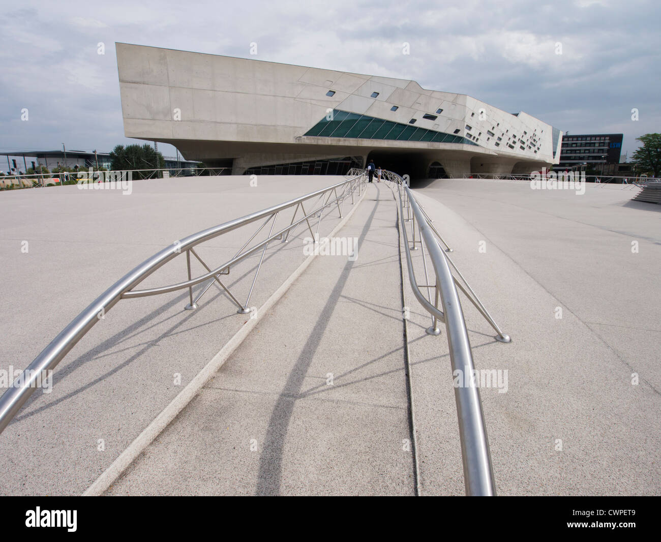 Phaeno Science Center in Wolfsburg Deutschland; Die Architektin Zaha Hadid Stockfoto