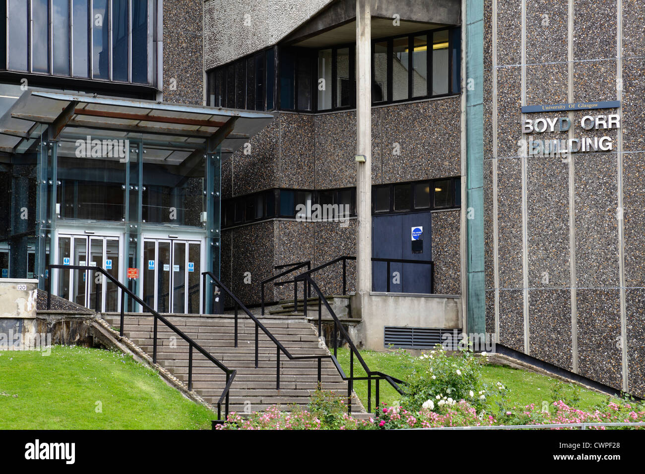 Eingang zum Boyd Orr Building an der University Avenue, Glasgow, Schottland, Großbritannien Stockfoto
