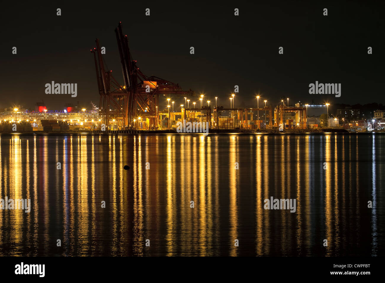 Hafen von Vancouver British Columbia Kanada in der Nacht Stockfoto