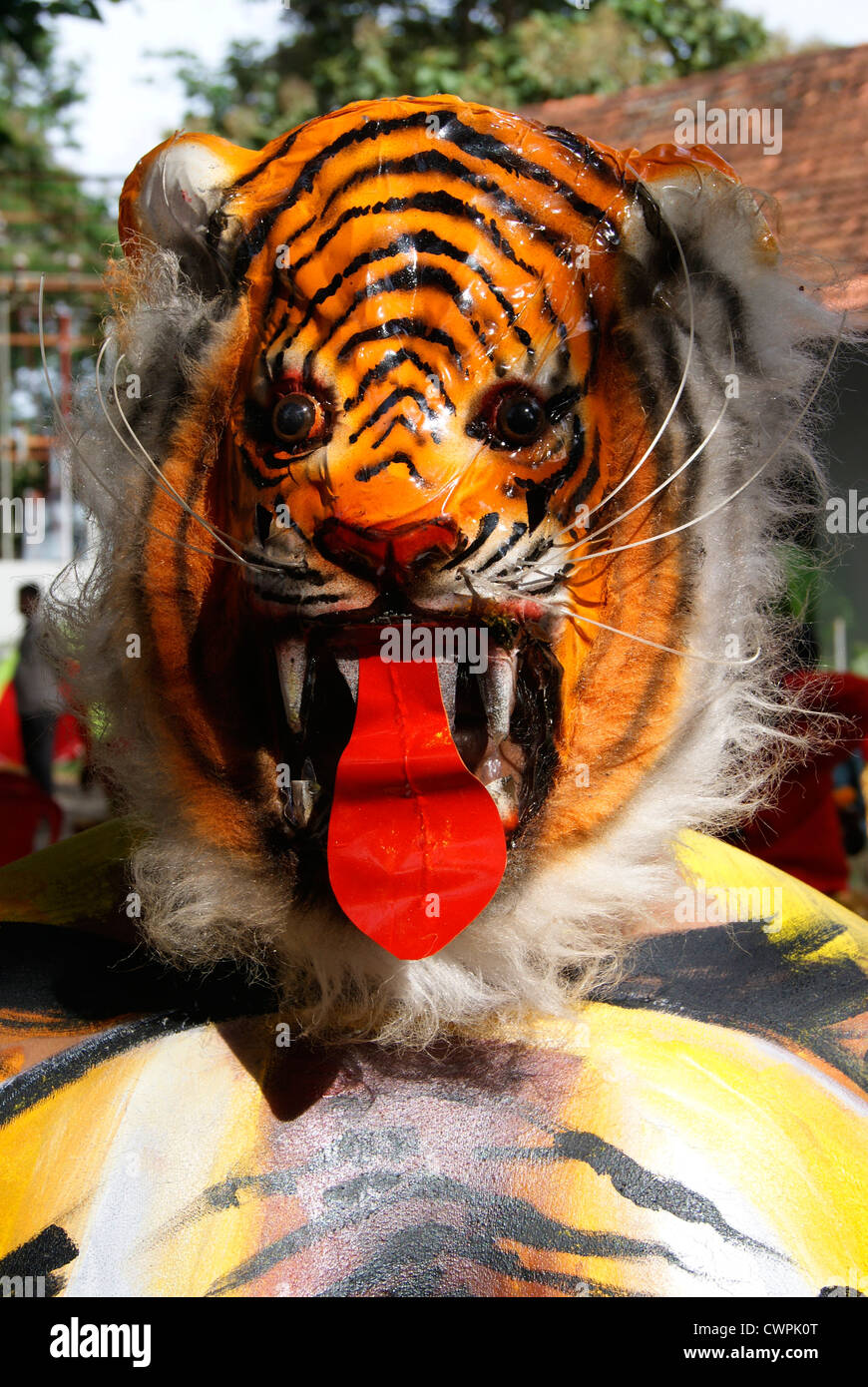 Pulikali Volkskunst von Indien Onam Festival TIger tanzen feiern am Kerala.Puli Kali oder Kaduvakali Closeup Gesicht Ansicht Stockfoto