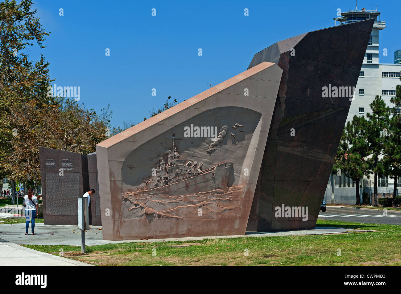 USS San Diego (CL-53) Denkmal von Eugen Daub & Louis Quaintance, bei San Diego Embarcadero Stockfoto