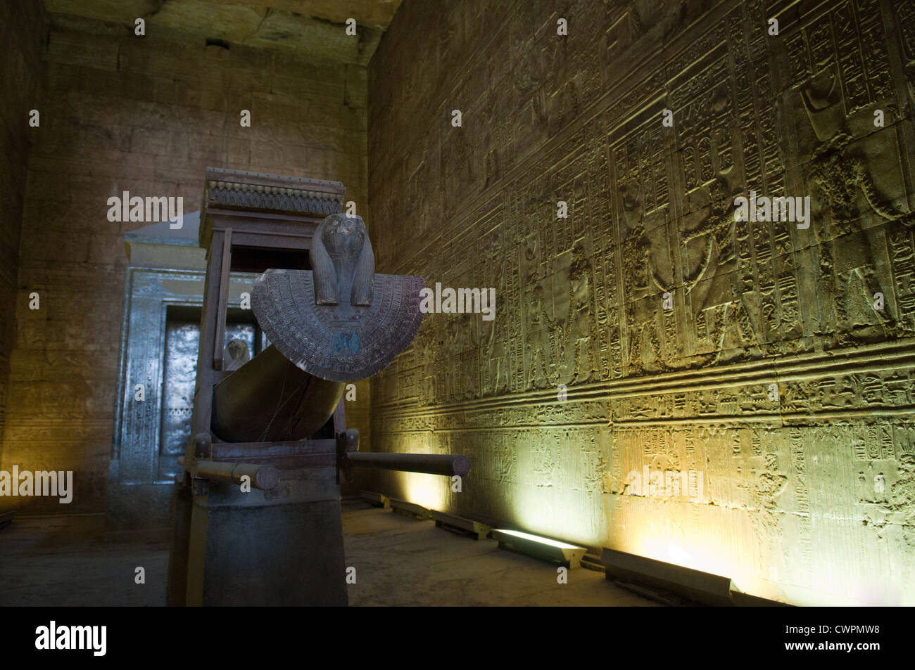 Arche des Horus in Edfu Horus Tempel-Ägypten Stockfoto Arche des Horus in Edfu Horus Tempel-Ägypten Stockfoto