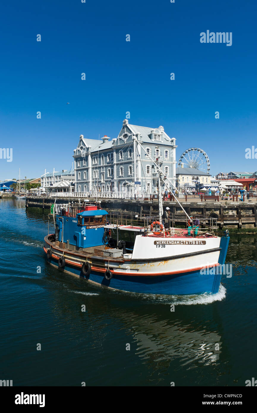 Angeln, Cutter und afrikanischen Trading Hafengebäude im V & A Waterfront, Cape Town, Südafrika Stockfoto