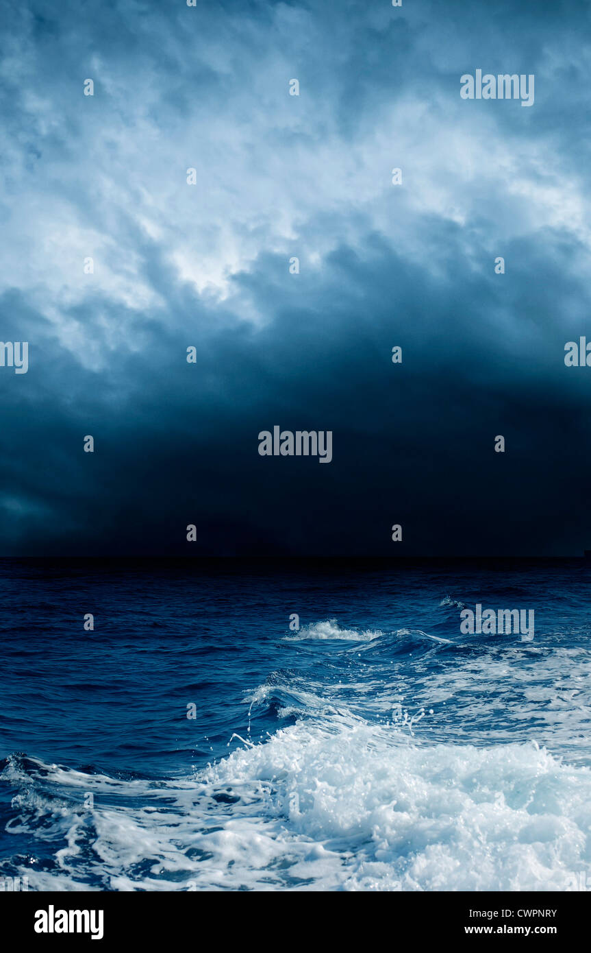 Ozean und stürmischen Himmel Stockfoto