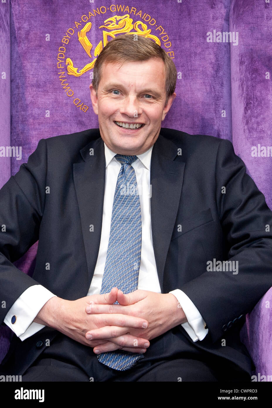 Mitglied des Europäischen Parlaments für clwyd West, David Jones mp auf einem Thron sitzend an der llangollen international Musical eisteddfod 2012 Stockfoto