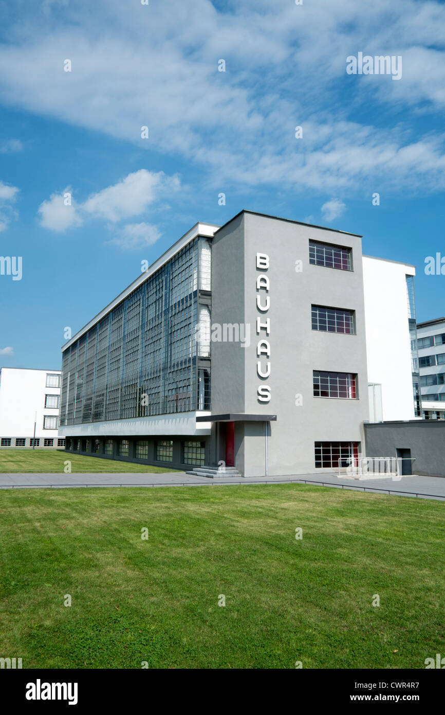 Bauhaus-Gebäude und Architektur Schule entworfen von Walter Gropius in Dessau Deutschland Stockfoto