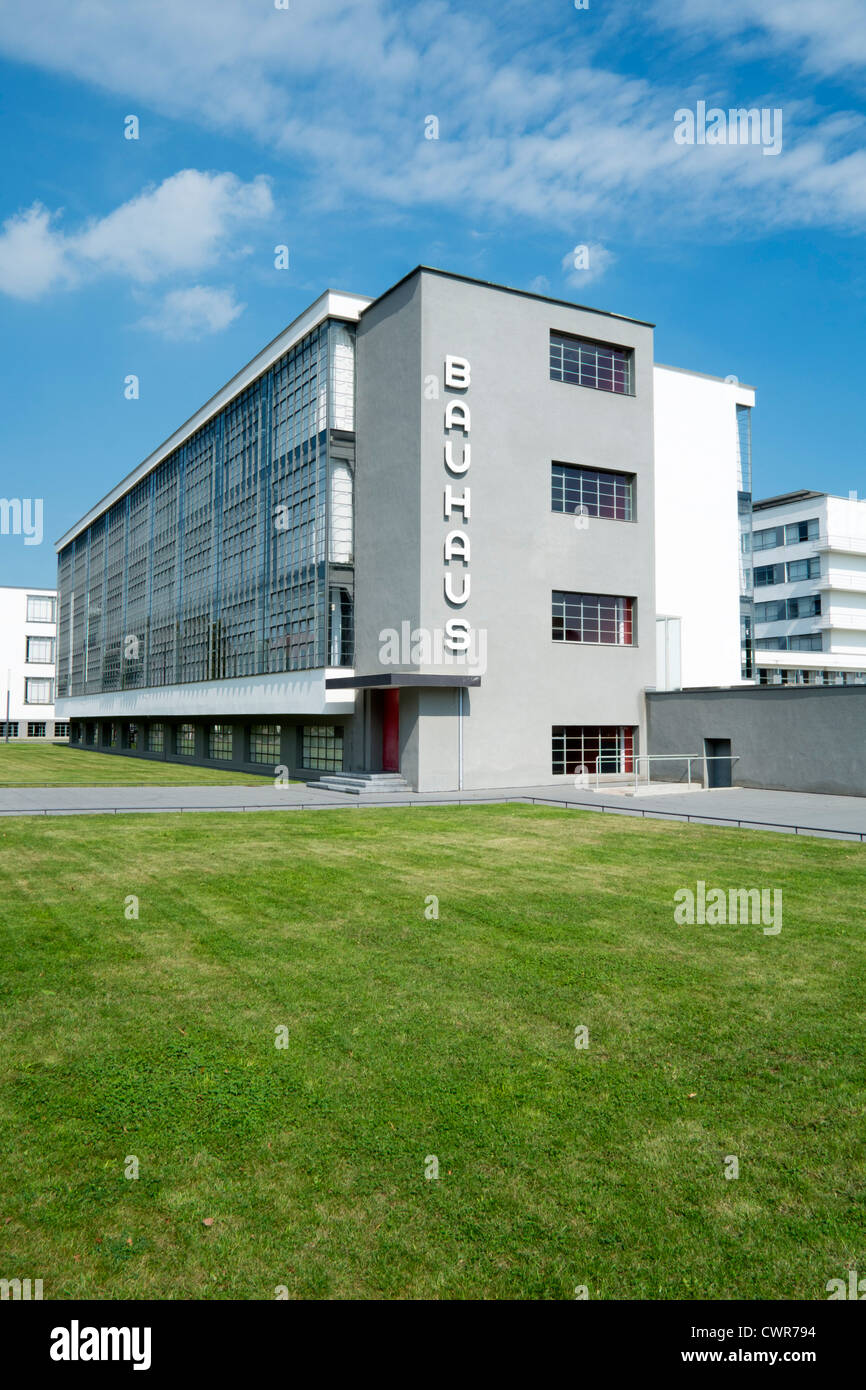 Bauhaus-Gebäude und Architektur Schule entworfen von Walter Gropius in Dessau Deutschland Stockfoto