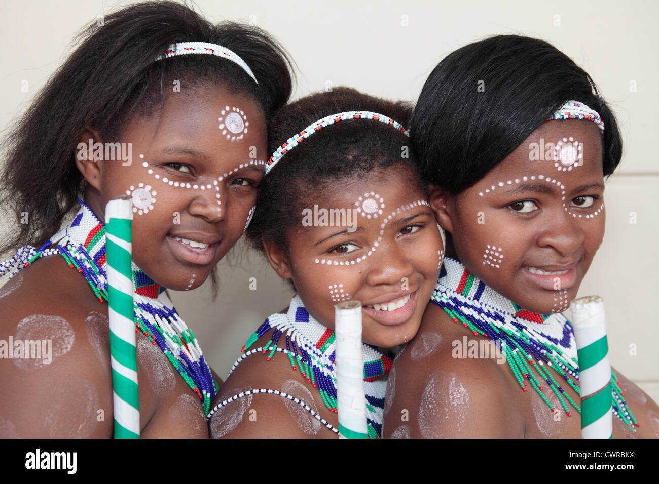 Drei Xhosa Mädchen in traditioneller Tracht Stockfoto