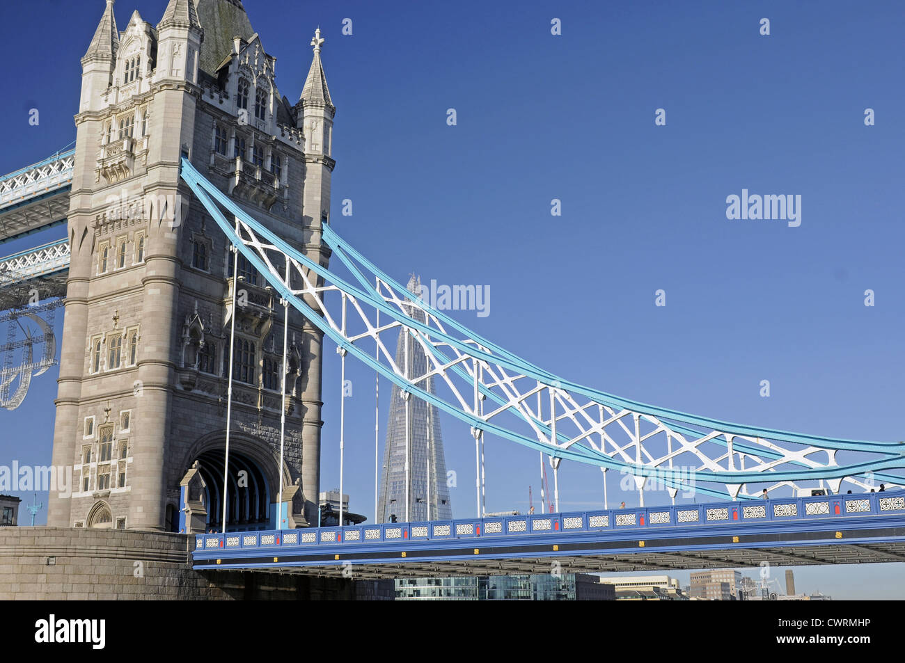 Die Tower Bridge und der Shard Fluss Themse London England Stockfoto