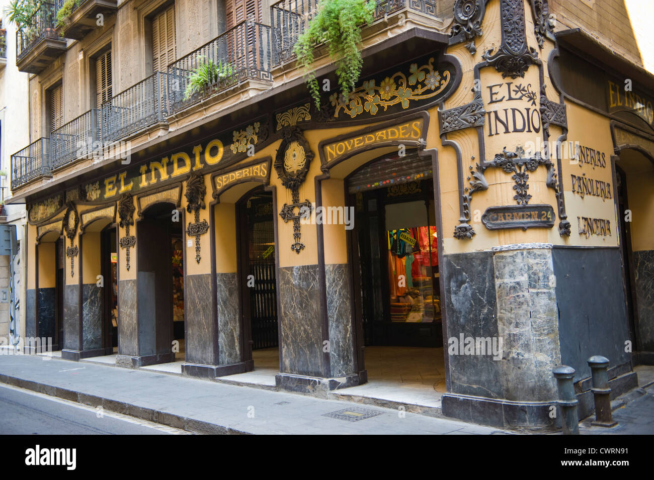 Außenseite des alten El Indio-Ladenzeile in Barcelona, Katalonien, Spanien, ES Stockfoto