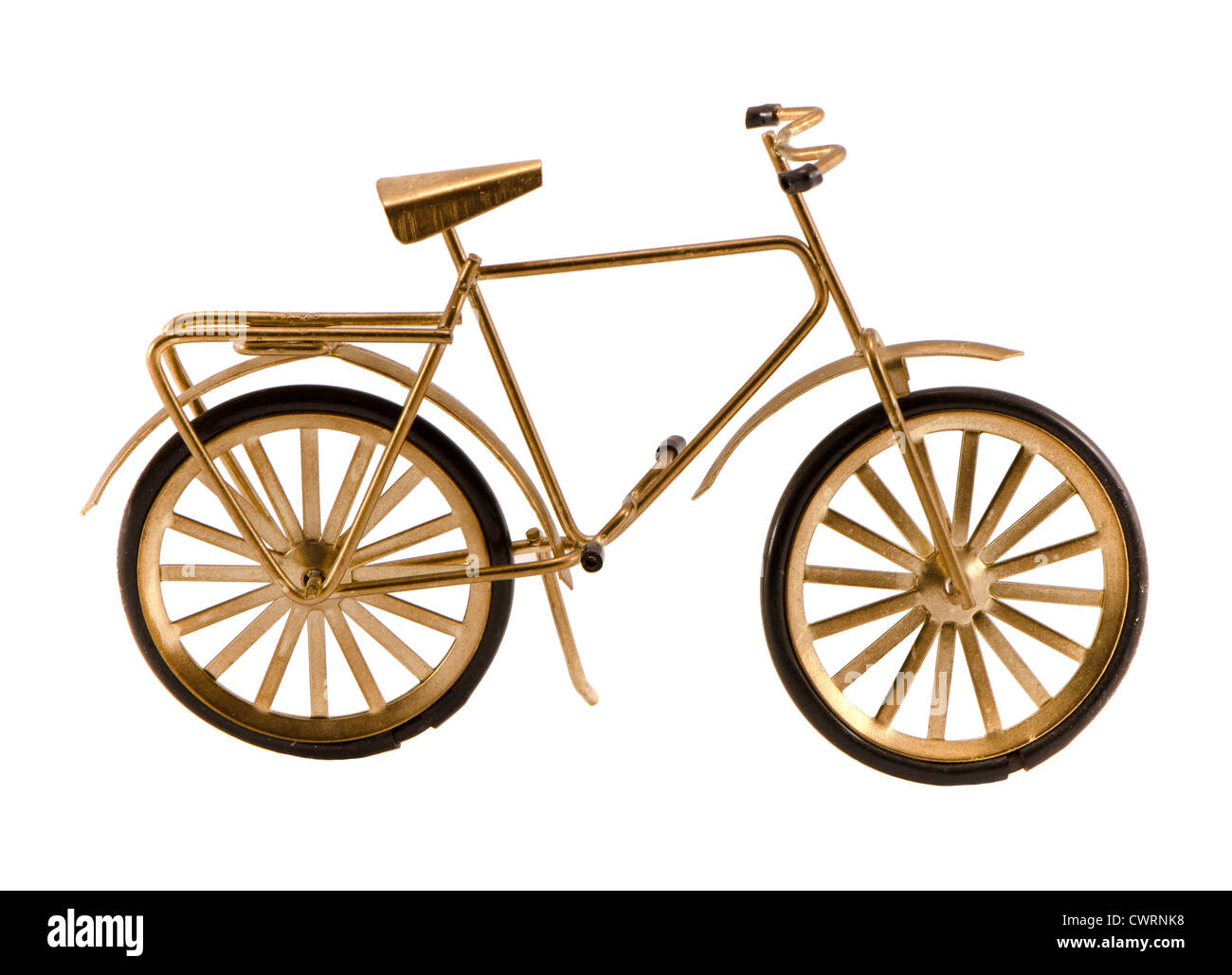 Kleine goldene Farbe Spielzeug Fahrrad isoliert auf weißem Hintergrund. Stockfoto
