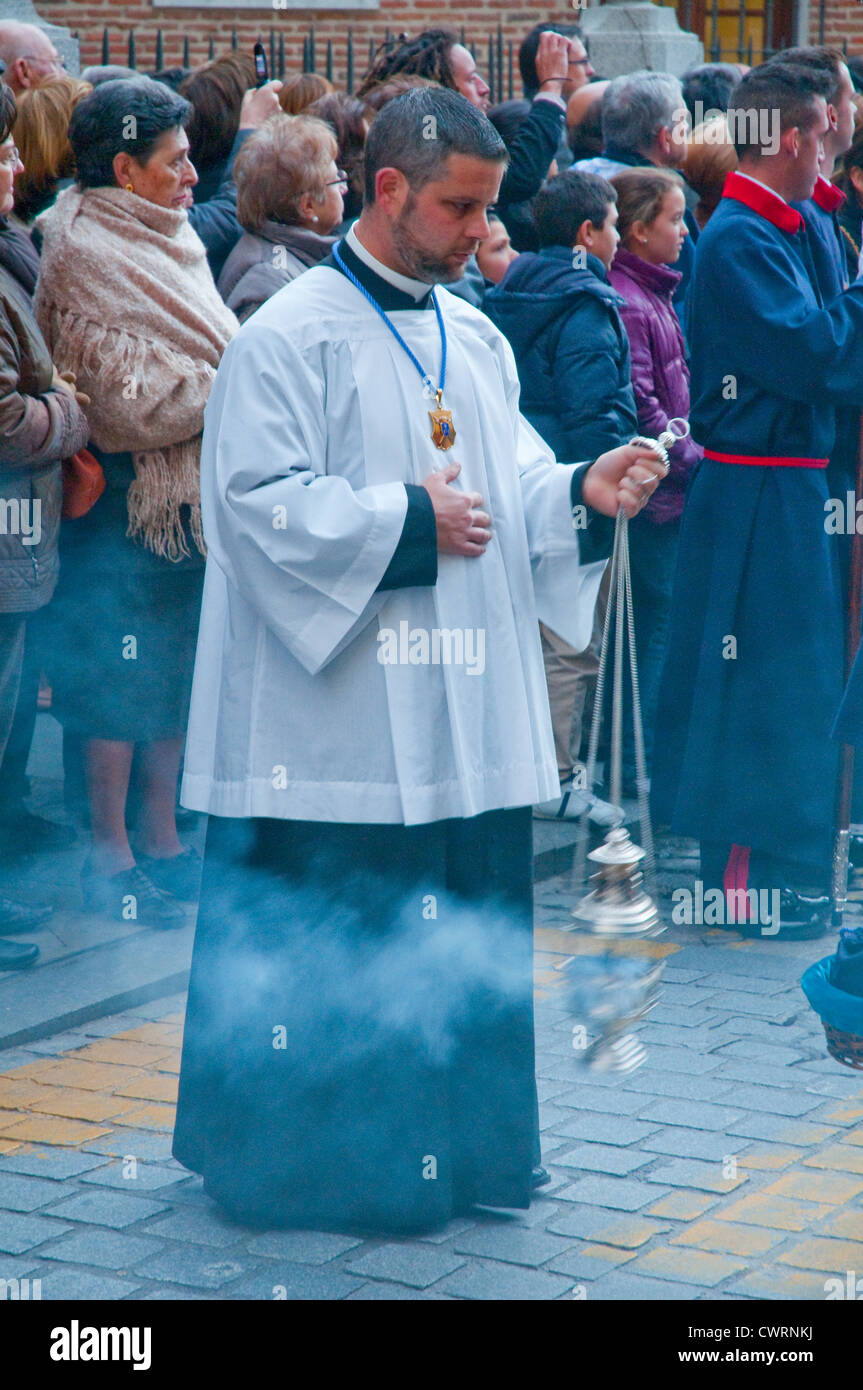 Priester an der Halberdier Christi Prozession. Madrid, Spanien. Stockfoto