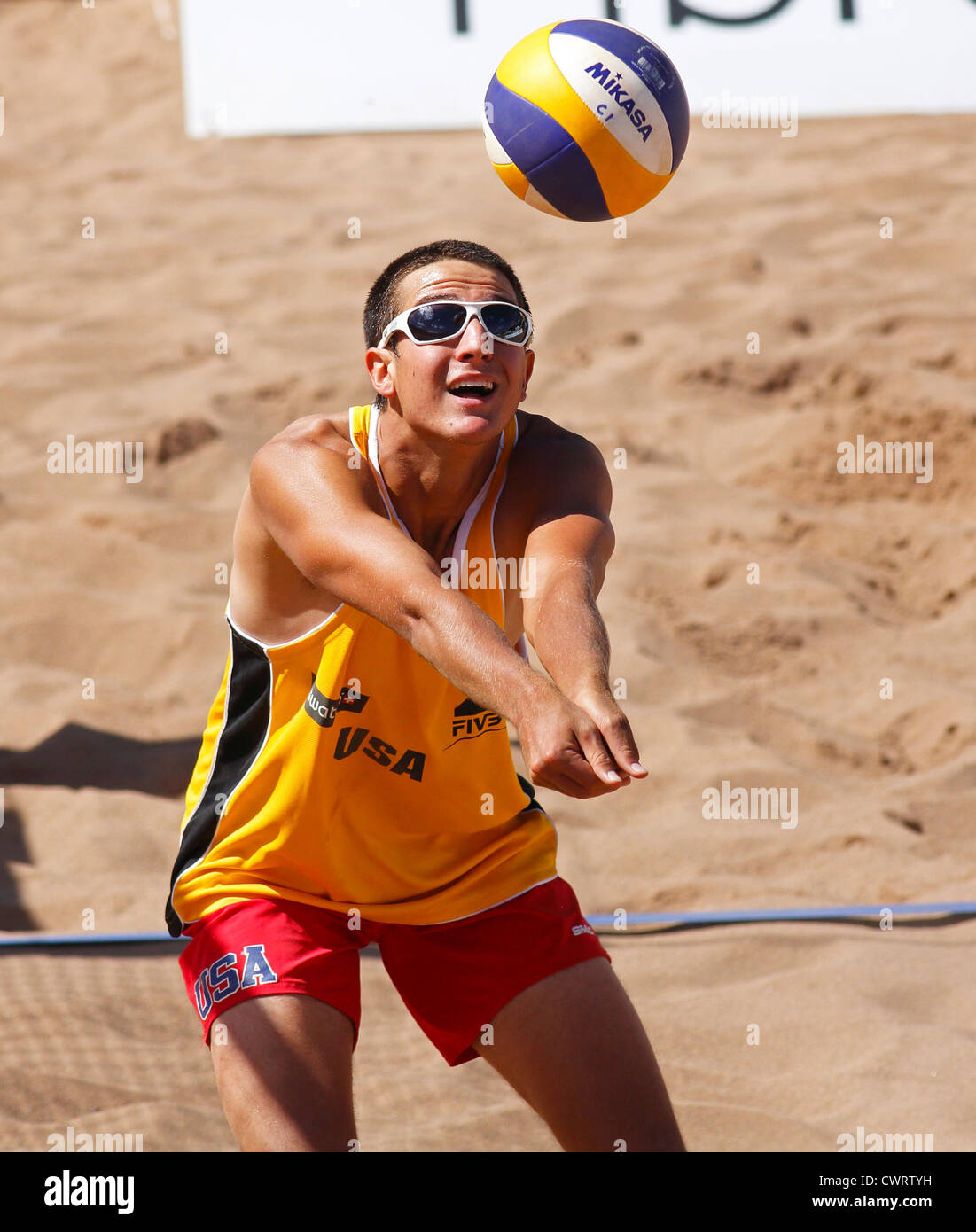 Alex Jones der USA bei der FIVB Beach Volleyball SWATCH Junior World Championships am 1. September 2012 in Halifax, Kanada. Stockfoto