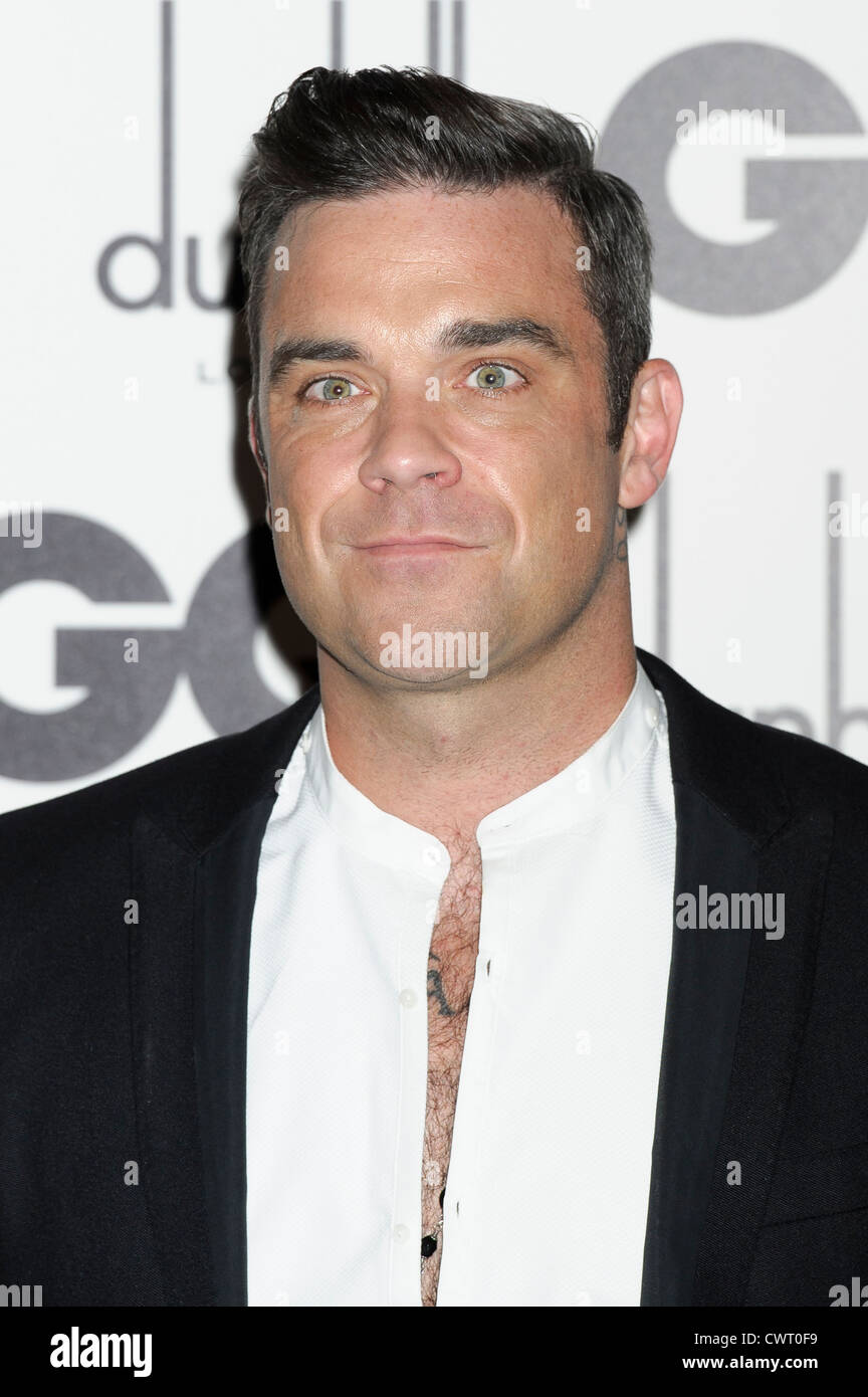 Robbie Williams kommt für die GQ Men of the Year Award an einem zentralen Ort London. Stockfoto