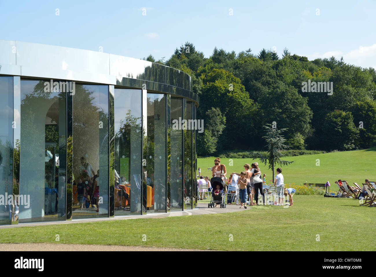 Dominique Perraults Teepavillon in Priory Park, Reigate, Surrey, England, Vereinigtes Königreich Stockfoto