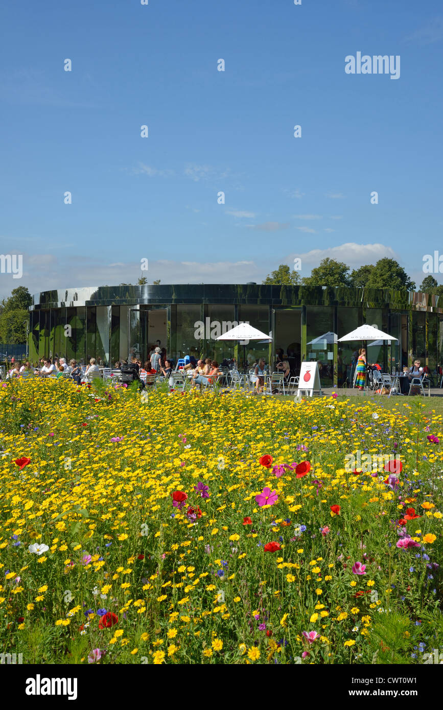Dominique Perraults Teepavillon in Priory Park, Reigate, Surrey, England, Vereinigtes Königreich Stockfoto