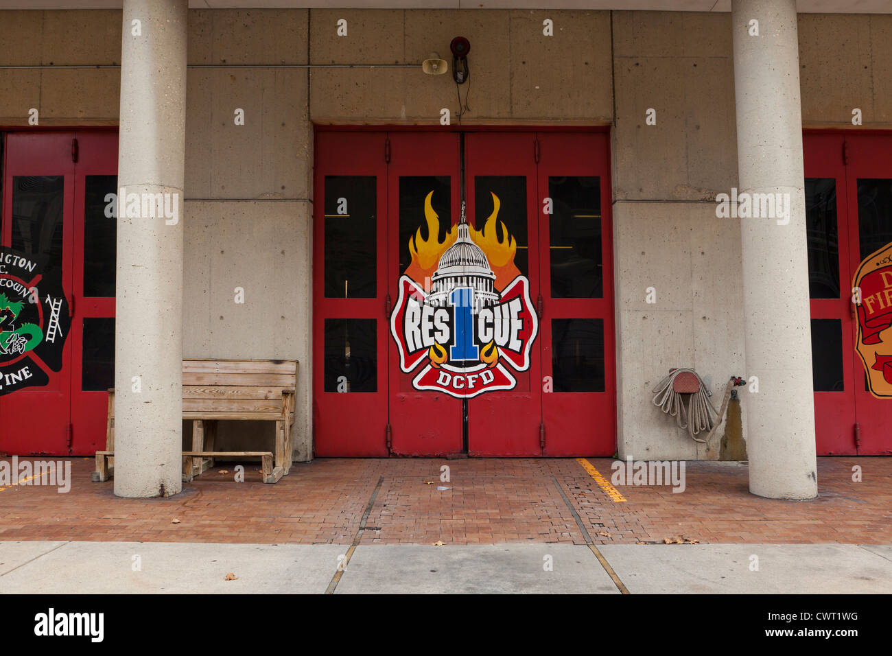 Feuerwehr-Logo am Bahnhof Türen - Washington, DC USA Stockfoto
