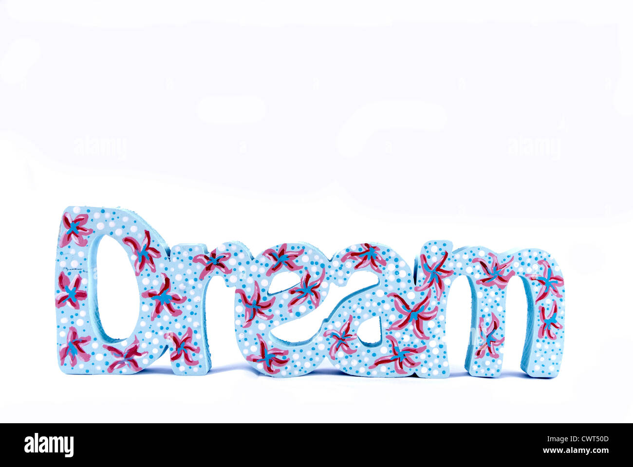 Das Wort "Dream" aus Holz geschnitten und dekoriert Stockfoto