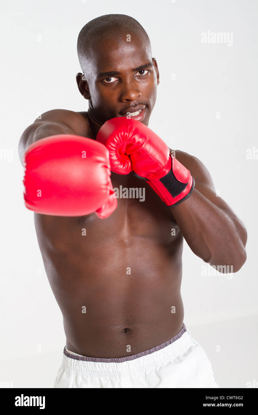 afrikanische amerikanische Mann Bodybuilder mit Boxhandschuhen Stockfoto