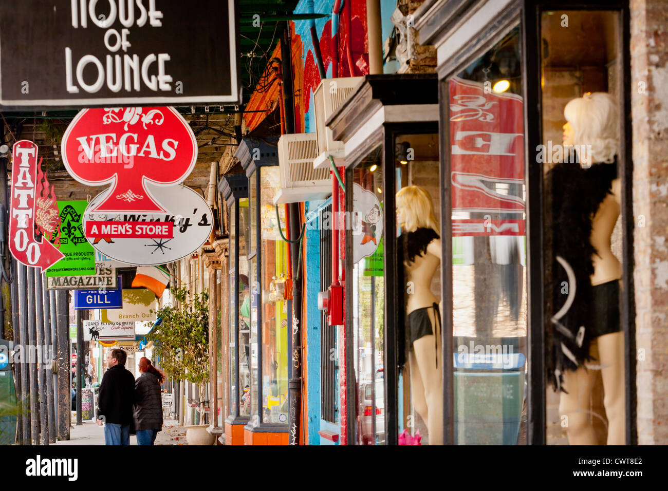 Geschäfte und Käufer in Magazin-Straße im Garden District von New Orleans, Louisiana Stockfoto