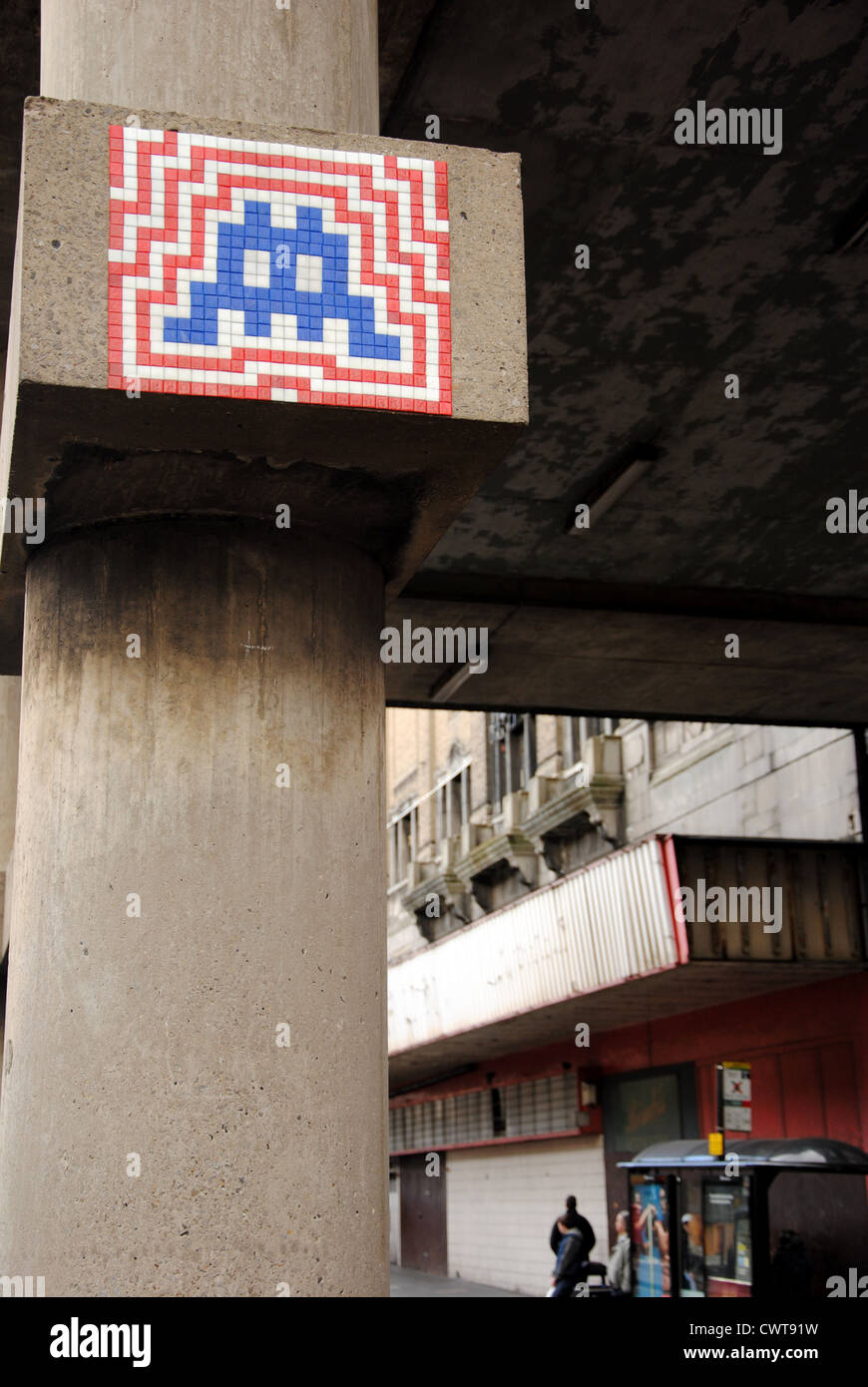 Mosaik "Graffiti" in Newcastle, UK vom französischen Künstler "Space Invader" Stockfoto