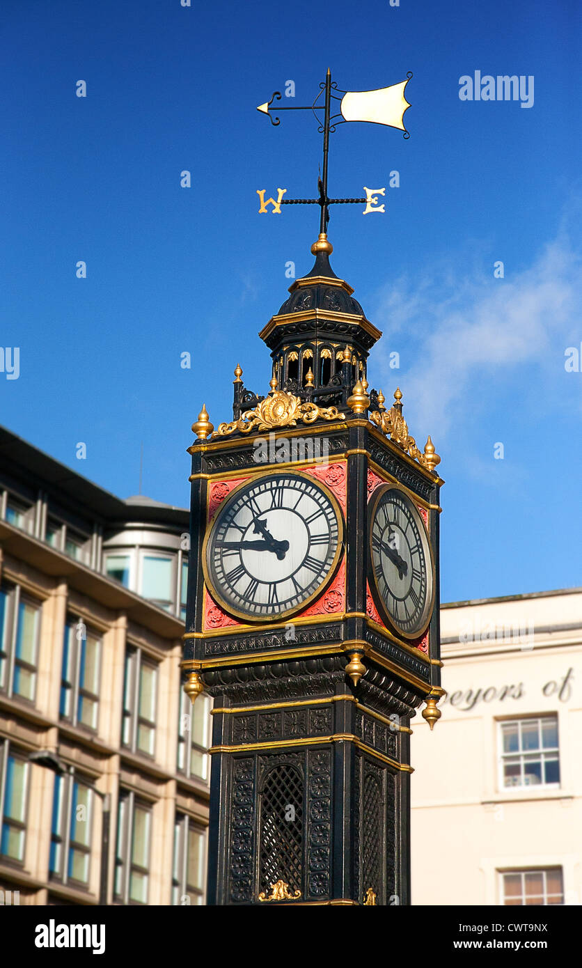 UK. England. London. Wenig Ben miniatur Clock Tower, an der Kreuzung der Vauxhall Bridge Road und Victoria Street, Stockfoto