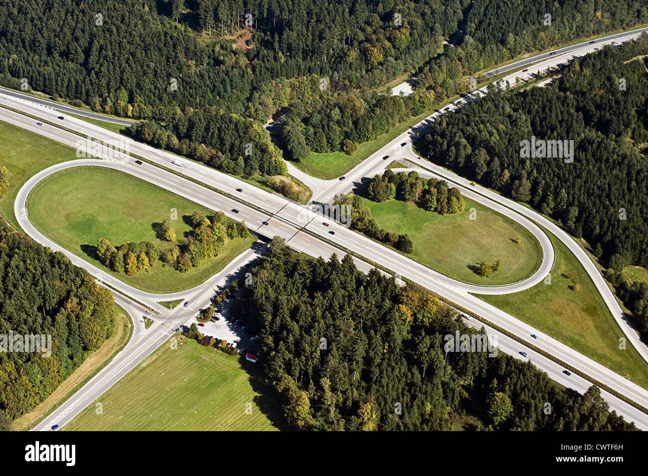 Autobahnanschluss in der Nähe von München, Bayern, Deutschland, Luftbild Stockfoto