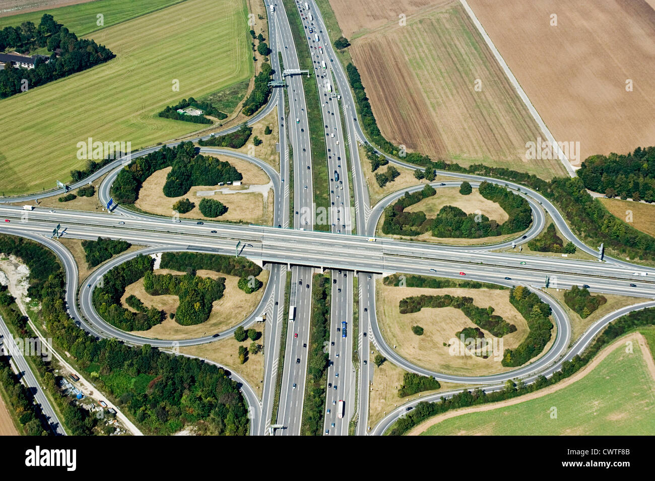 Autobahnanschluss in der Nähe von München, Bayern, Deutschland, Luftbild Stockfoto