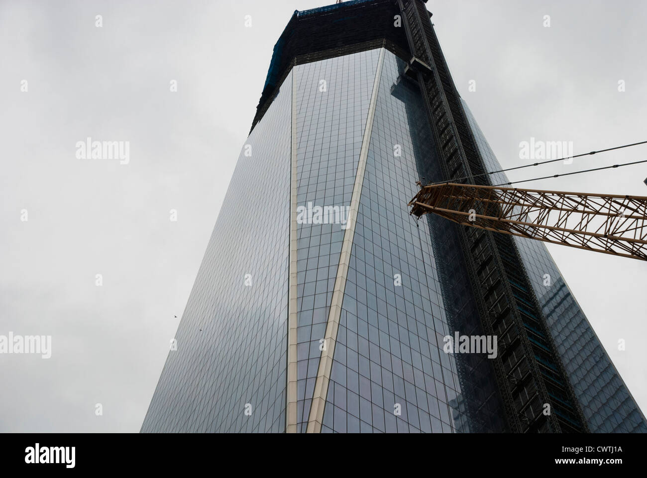 One World Trade Center, bekannt als der Freedom Tower oder 1 WTC im Bau mit Kran, New York City, USA Stockfoto
