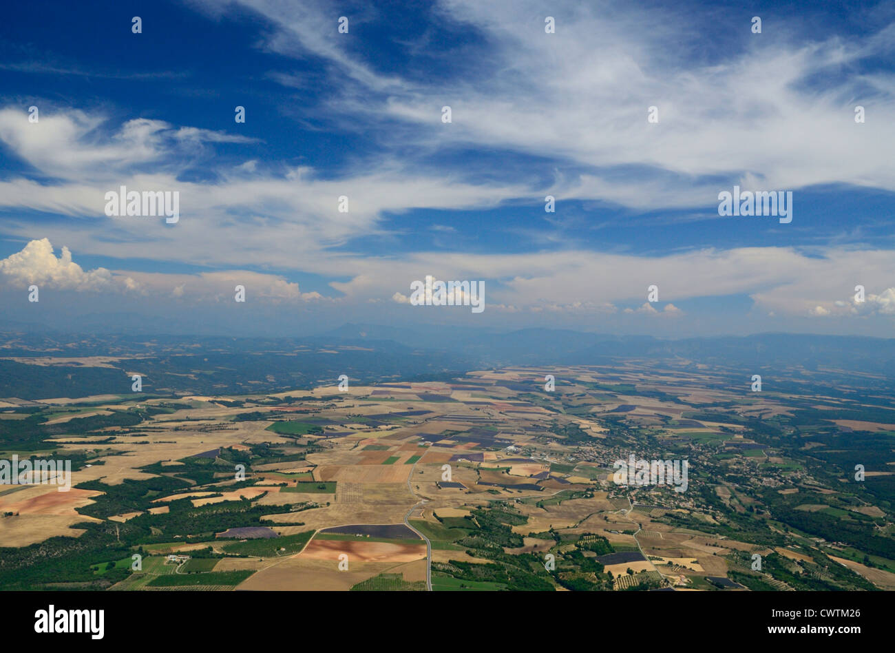 Luftaufnahme des Plateau de Valensole, Arround Valensole Stadt, Alpes de Haute Provence, Frankreich Stockfoto