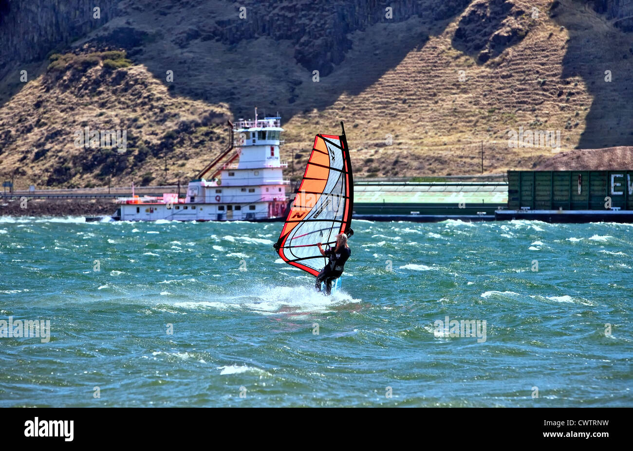 Windsurfer verhandeln, Columbia River Gorge. Stockfoto