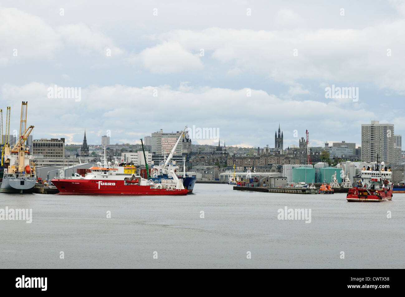 Die Fugro Entdeckung Umfrage Multi Rolle geophysikalischen und hydrographischen Schiff im Hafen von Aberdeen Stockfoto