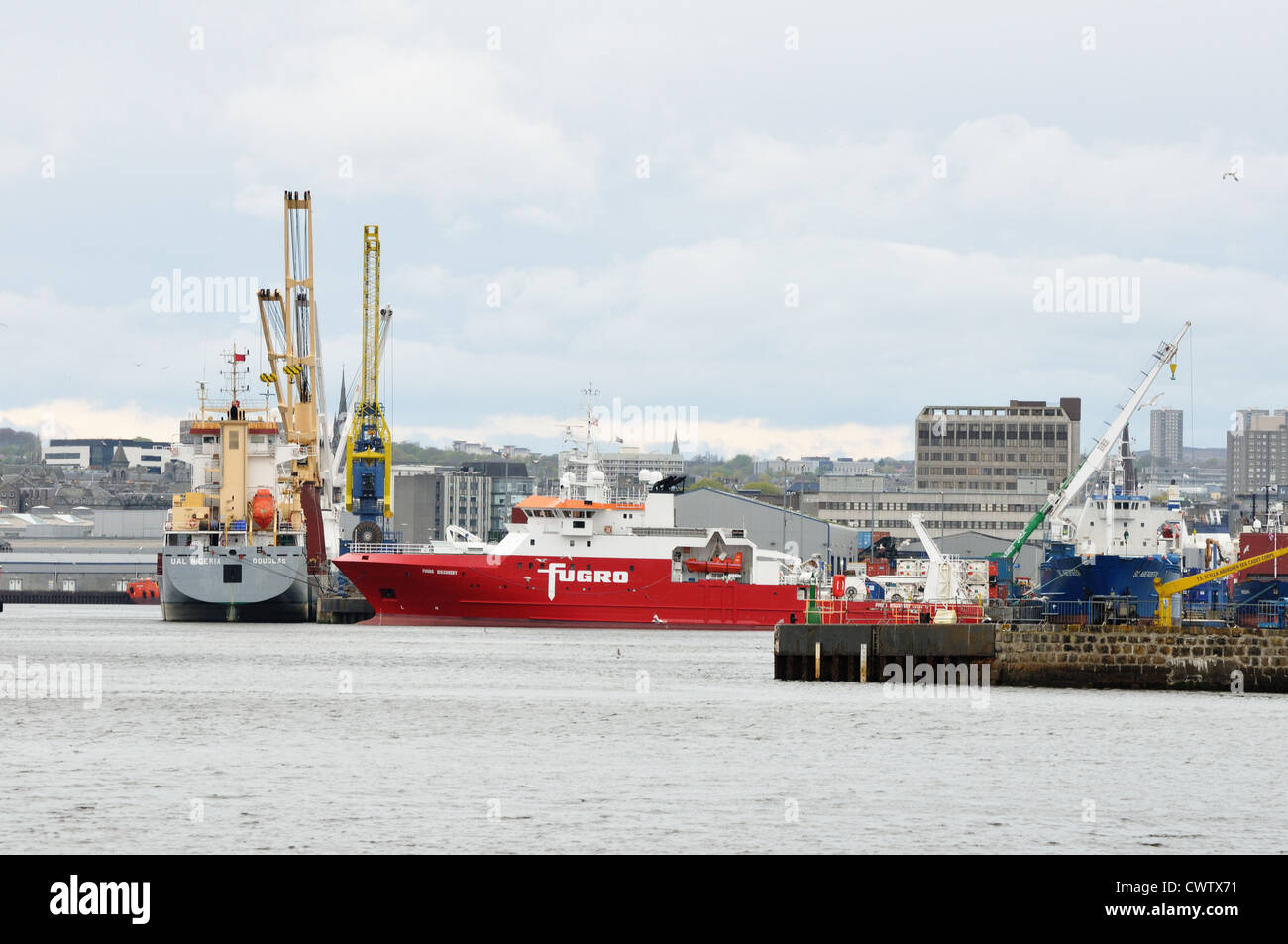 Die Fugro Entdeckung Umfrage Multi Rolle geophysikalischen und hydrographischen Schiff im Hafen von Aberdeen Stockfoto