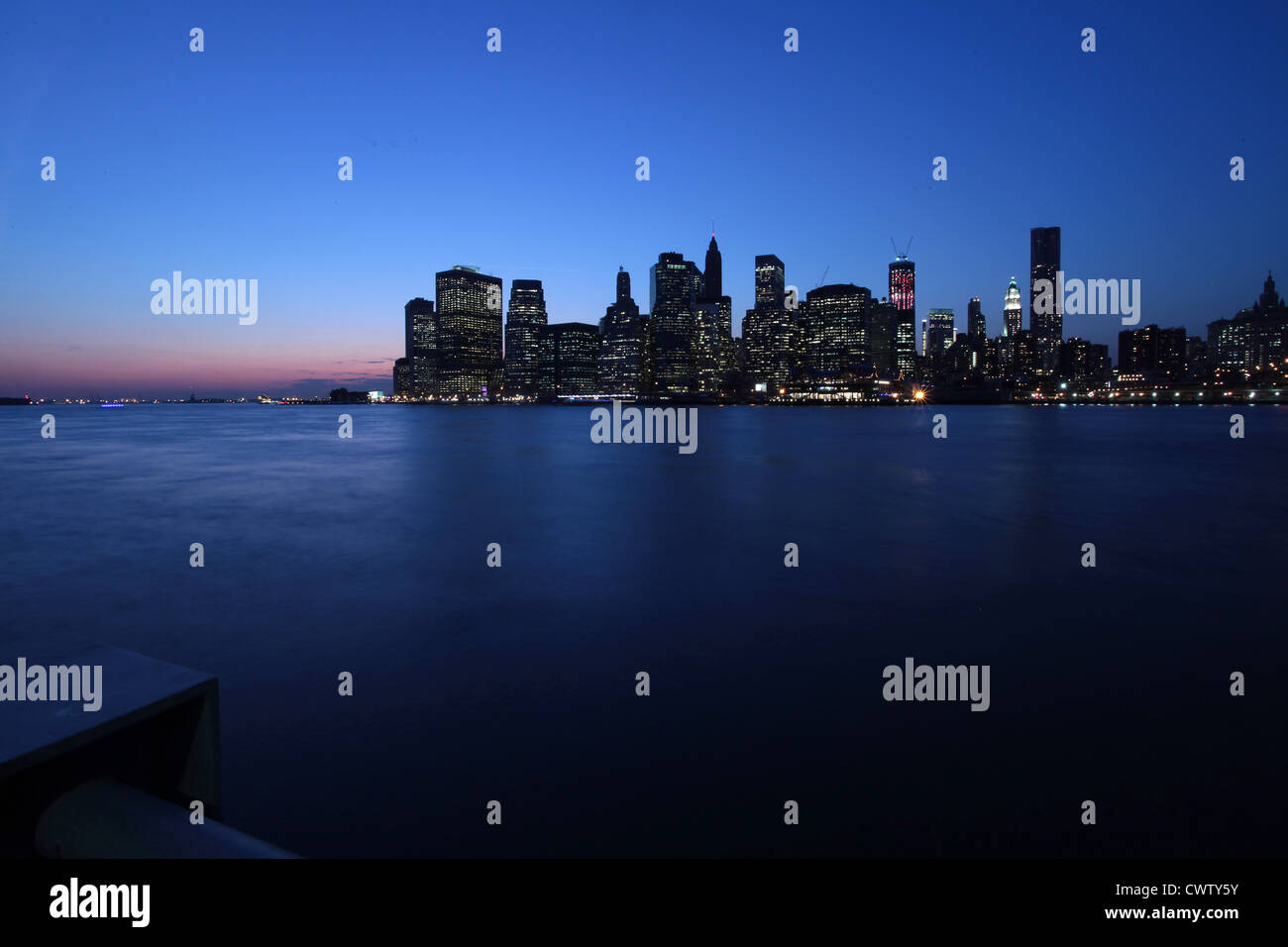 Skyline von Manhattan, New York City bei Nacht, USA Stockfoto
