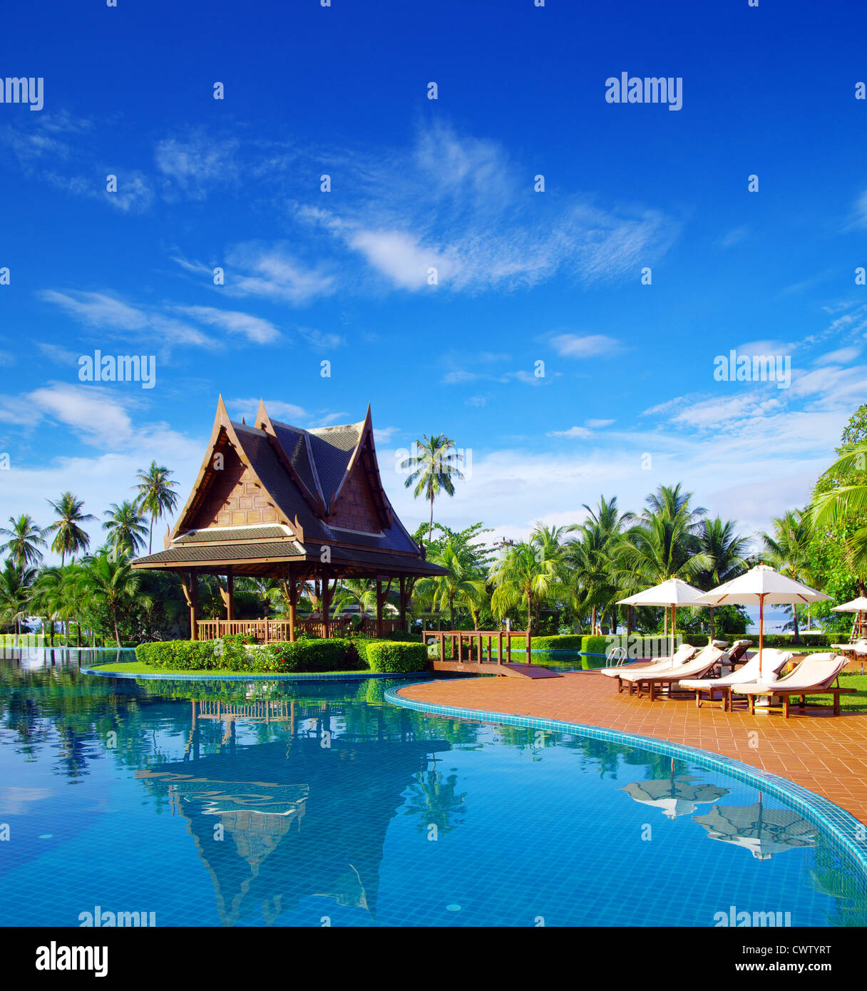 Schönes Schwimmbad in Thailand Stockfoto