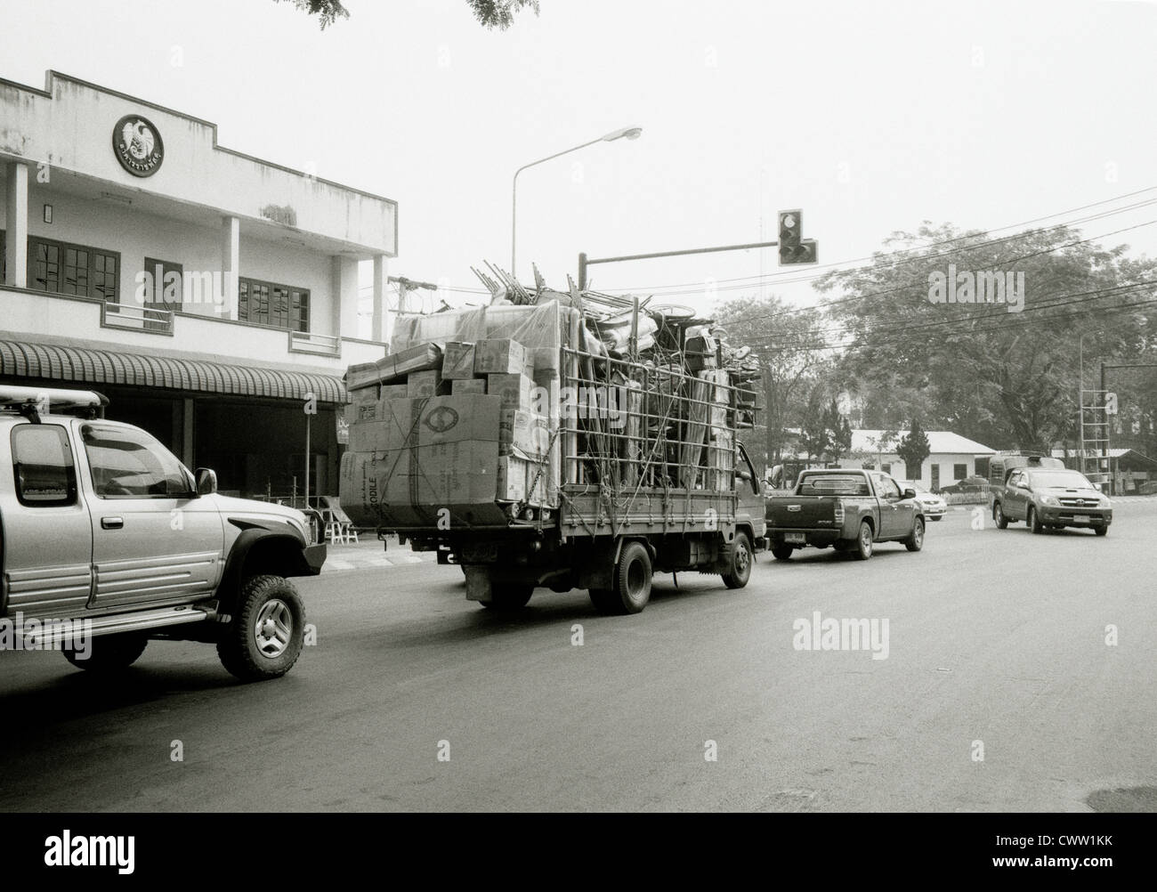 Dokumentarische Fotografie - Chiang Rai in Thailand in Südostasien im Fernen Osten. Street Scene Lkw Lkw Stockfoto