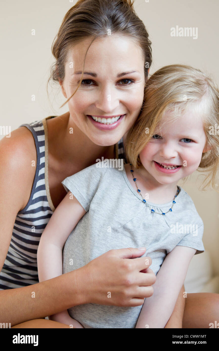 Mutter und Tochter gemeinsam Lächeln Stockfoto