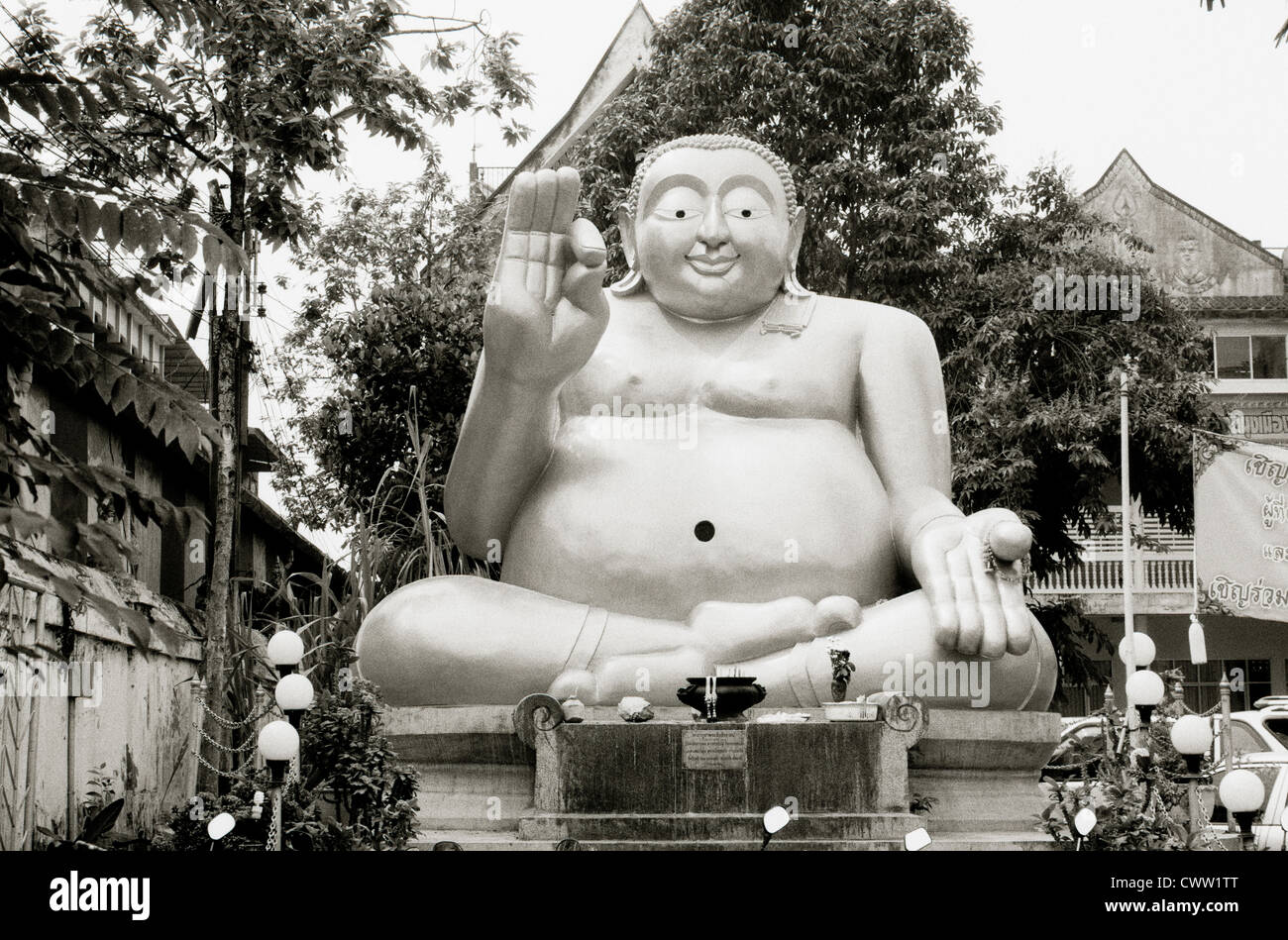 Der Buddha in Chiang Rai in Thailand in Südostasien Fernost. Buddhismus buddhistische Religion Spiritualität städtische Skulptur Kunst Stadt reisen Fernweh Stockfoto