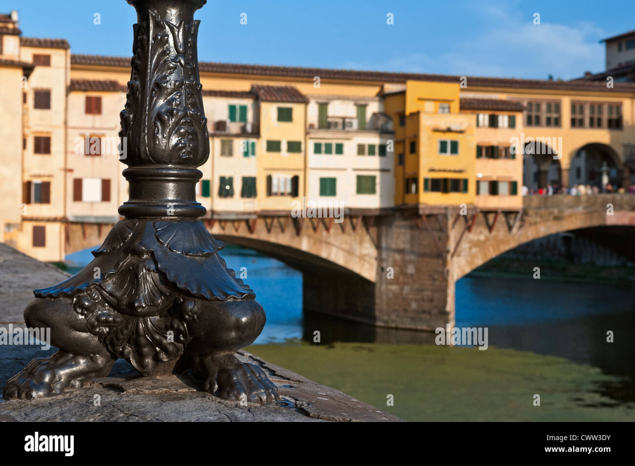 Laternenpfahl Ponte Vecchio Florenz Toskana Italien Stockfoto