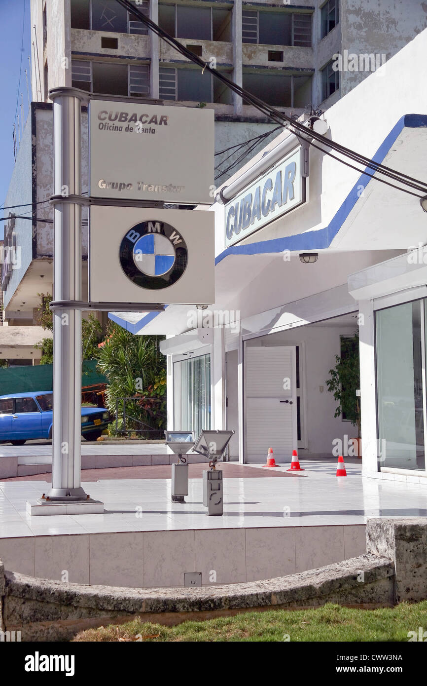 Cubacar Bmw Auto Mieten Havanna Hotel Nacional De Cuba Plaza Ciudad De La Habana Vedado Havanna Kuba Entnommen Stockfotografie Alamy