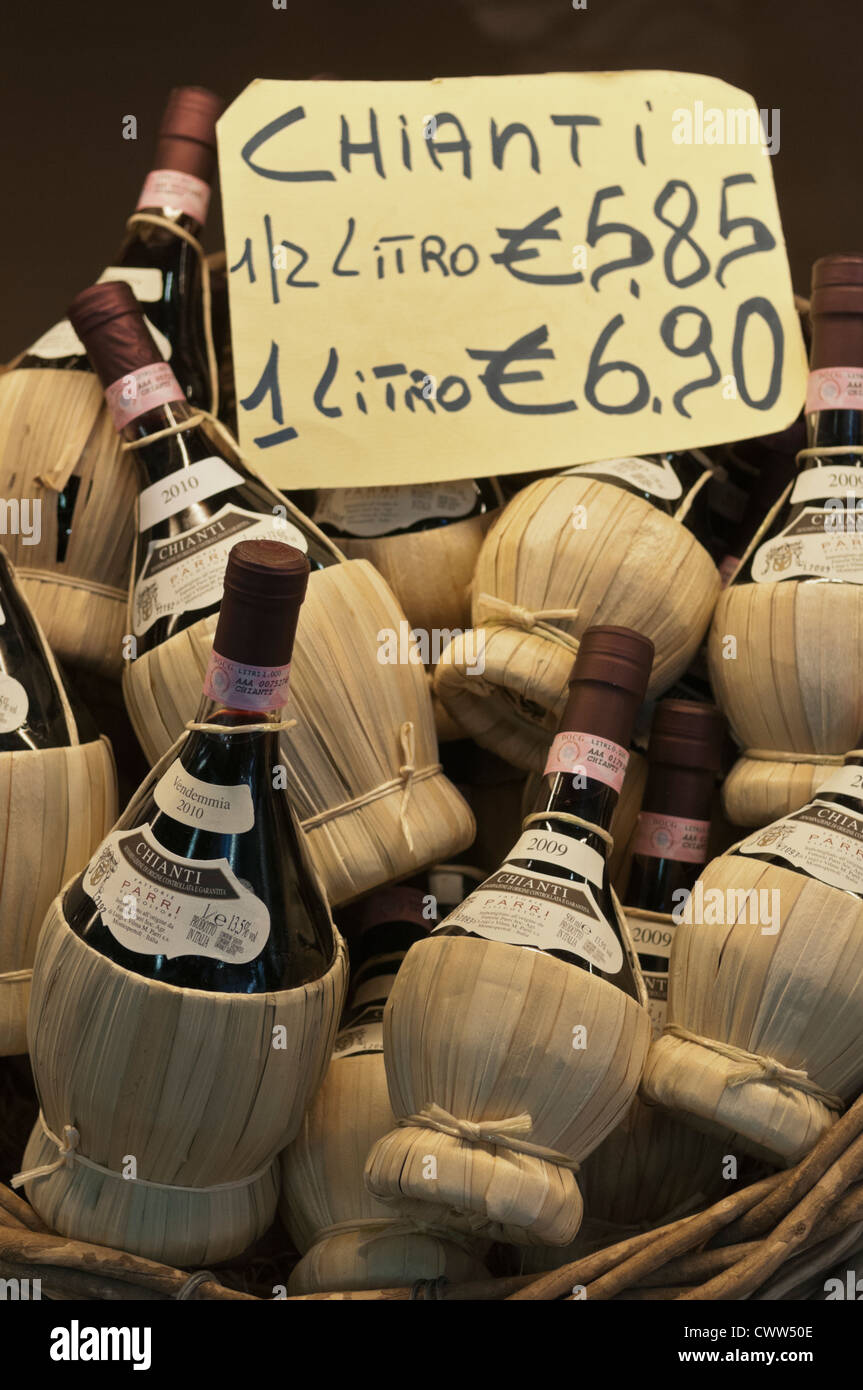 Flaschen Chianti Wein Central Market Florenz Toskana Italien Stockfoto