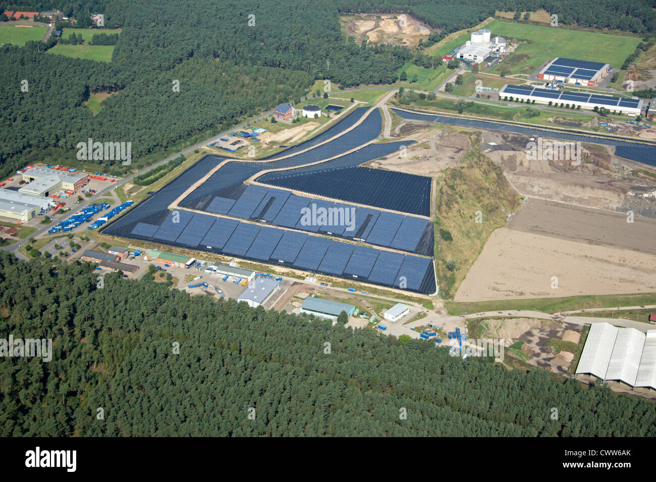 Luftbild des das Solarkraftwerk von der Mülldeponie in Bardowick, Niedersachsen, Deutschland Stockfoto