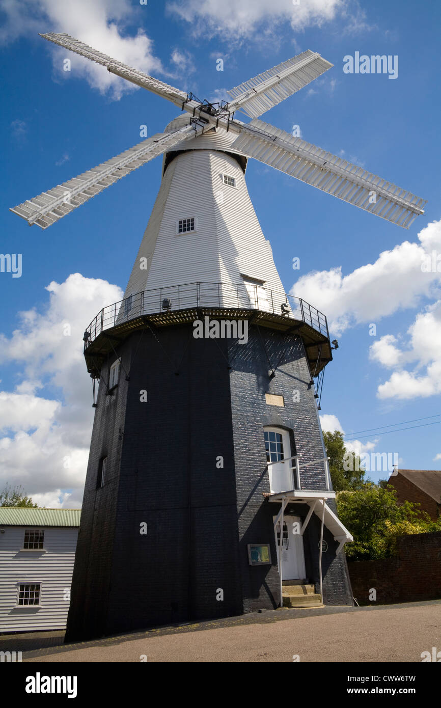 Cranbrook Kent Union Windmühle ist höchste überleben Kittel Mühle in Großbritannien gebaut 1814 steht am höchsten Punkt mit Blick auf die Stadt Stockfoto