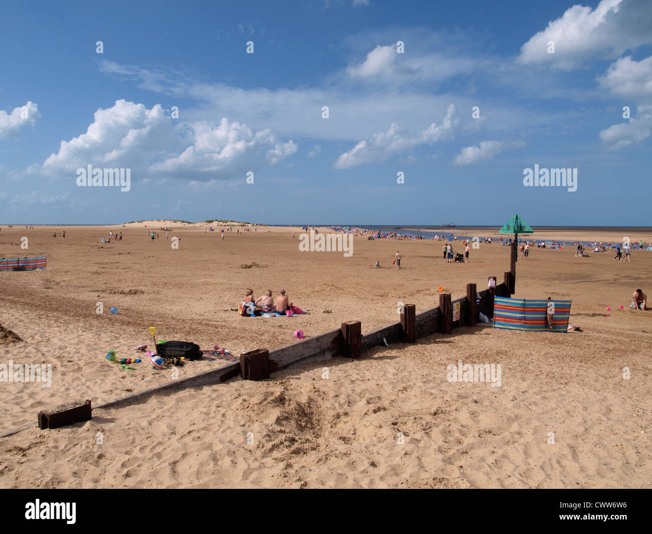 Wells-Next-The-Sea Strand bei Ebbe, Norfolk, Großbritannien Stockfoto