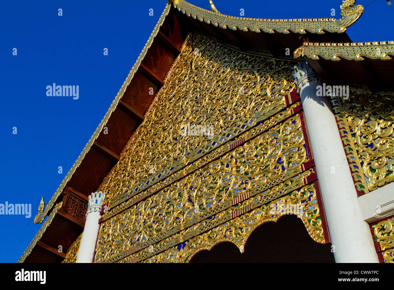 Fassade eines buddhistischen Tempels in Chang Mai, Norden von Thailand Stockfoto