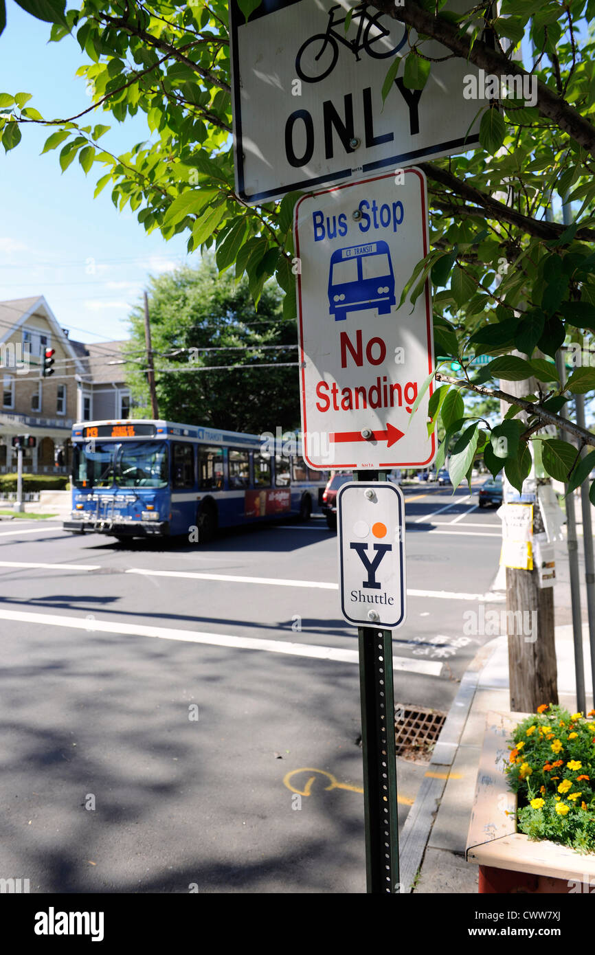 Bushaltestelle, Yale Shuttle und Bike anmelden nur Orange Street. New Haven, CT. Stockfoto