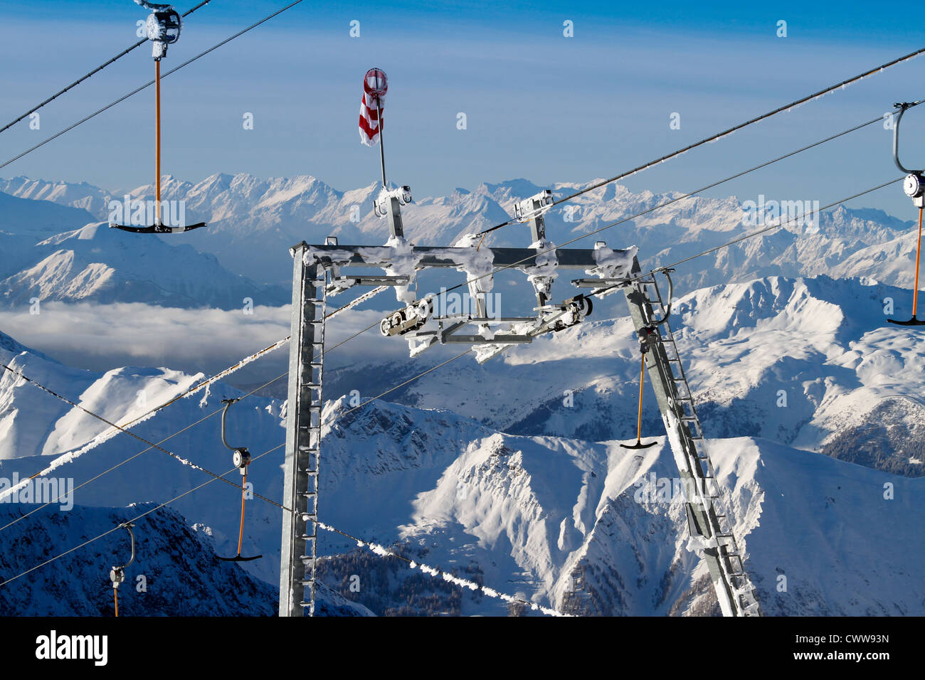 Gefrostet Skilift auf dem Hinteruxer Gletscher in Österreich Stockfoto