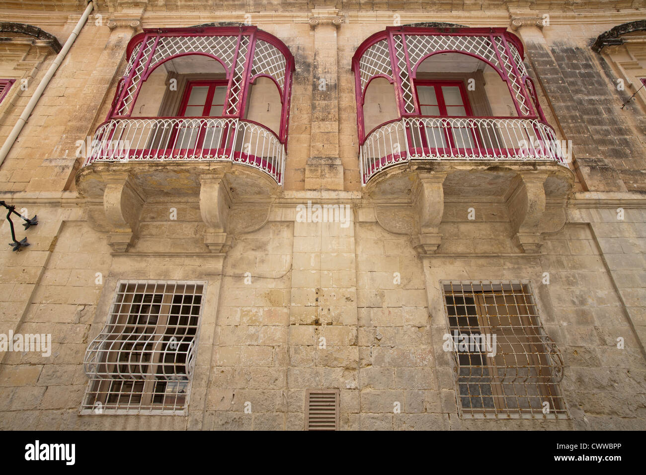 Maltesische Architektur, die auf den Straßen der Insel Malta, Mittelmeer Stockfoto