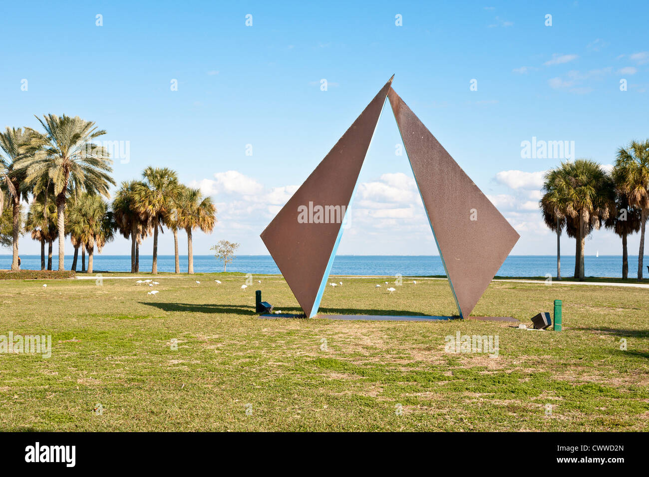 Wahrheitsskulptur von Rolf Brommelsick im Vinoy Park in der Innenstadt von St. Petersburger Uferpromenade Stockfoto