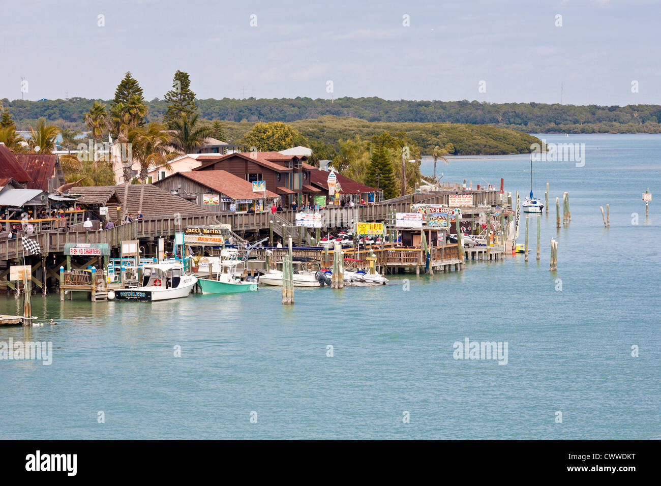 Angelboote, Restaurants und Geschäfte am John's Pass in Madeira Beach, Florida Stockfoto Angelboote, Restaurants und Geschäfte am John's Pass in Madeira Beach, Florida Stockfoto